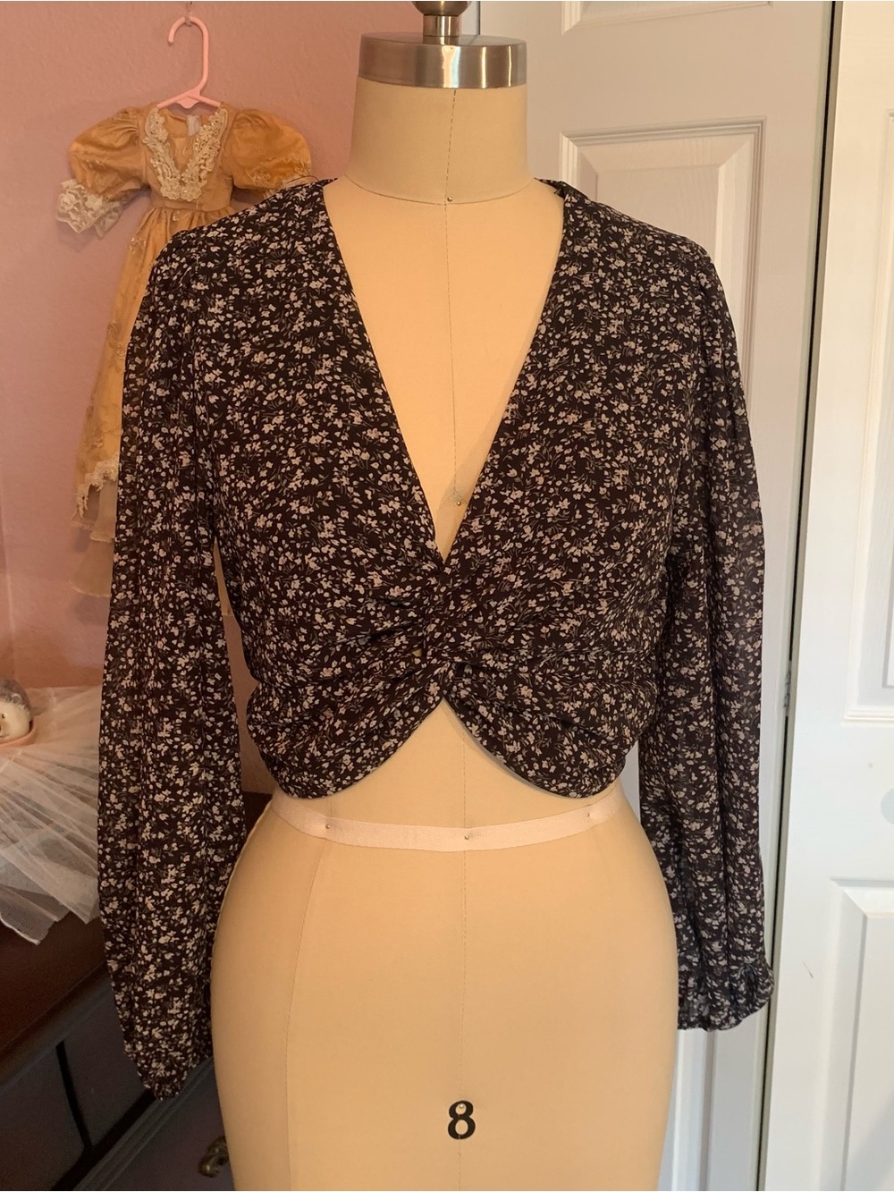 PAPAYA Black Floral Twist-Front Long Sleeve Crop Top